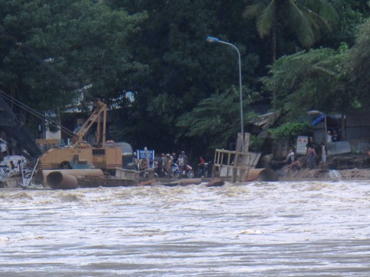 Bão[-]“thổi[-]bay”[-]50[-]tỉ[-]đồng[-]tại[-]Bình[-]Định,[-]cô[-]lập[-]nhiều[-]vùng[-]tại[-]Phú[-]Yên